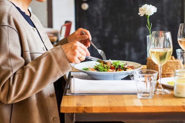 Avantages de manger au restaurant plutôt que chez soi