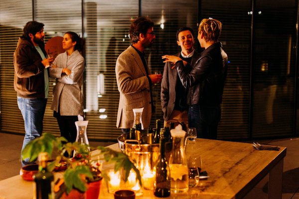 Comment organiser une soirée réussie dans un bar ?