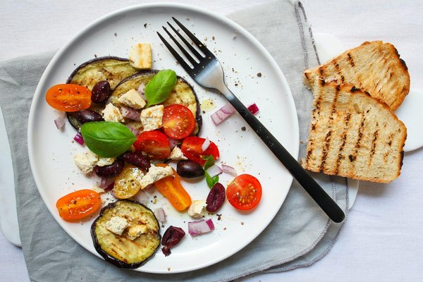 Comment cuisiner des plats végétariens ou végans avec des produits de saison et locaux ?